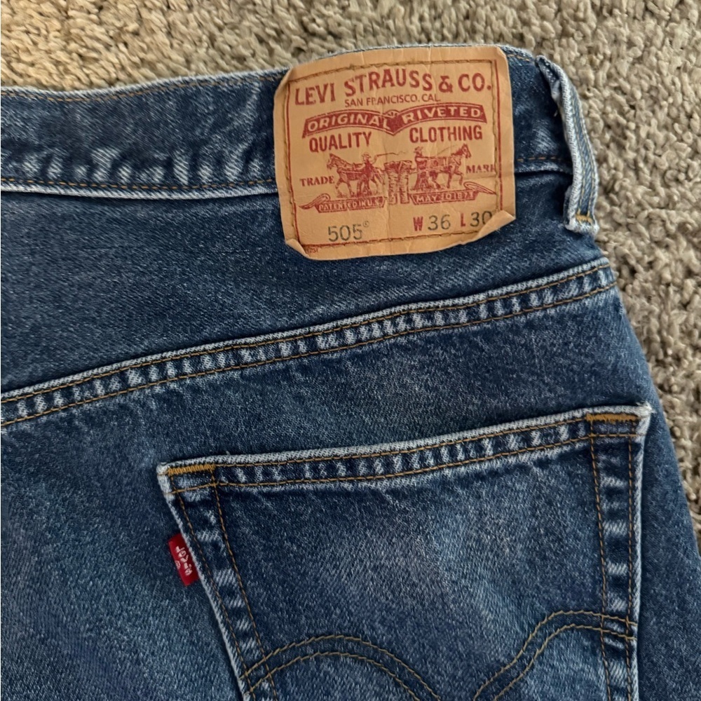 Levis Strauss 505 Jeans Men 36x30 Regular Fit Straight Leg Denim Blue Light Wash - Picture 7 of 7
